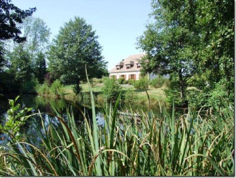 House with Lake on 3.5 Hectares