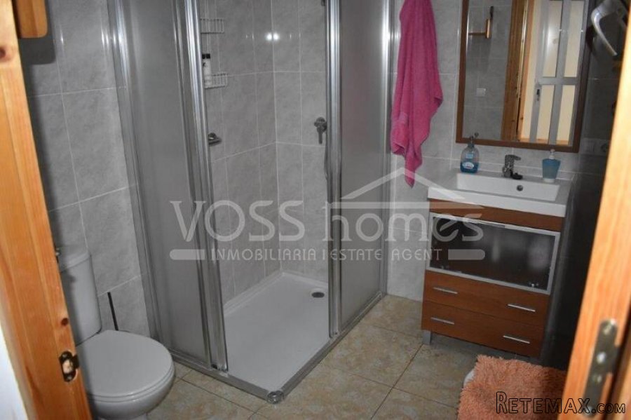 A spacious, 259m2, 4 bed, 2 bath edge of village house.. - 18