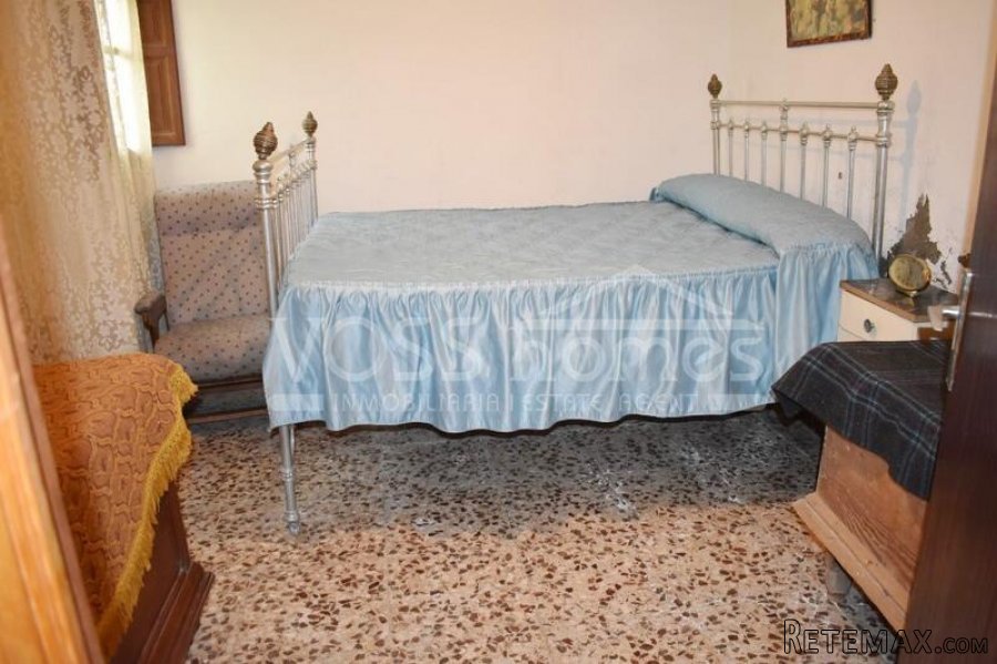 A lovely 2 storey village house to renovate currently with.. - 9