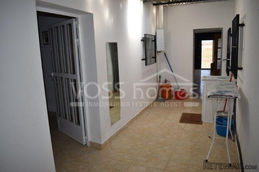 A spacious, 259m2, 4 bed, 2 bath edge of village house.. - 19