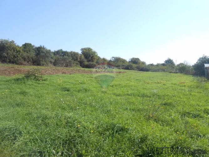 Istra, predgrađe Pule, građevinsko zemljište 698 m2