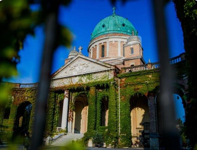 Mirogoj, grobno mjesto u blizini glavnog ulaza