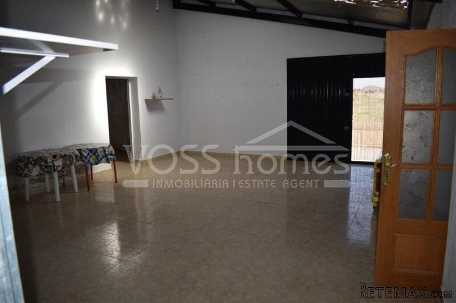 A spacious, 259m2, 4 bed, 2 bath edge of village house.. - 20