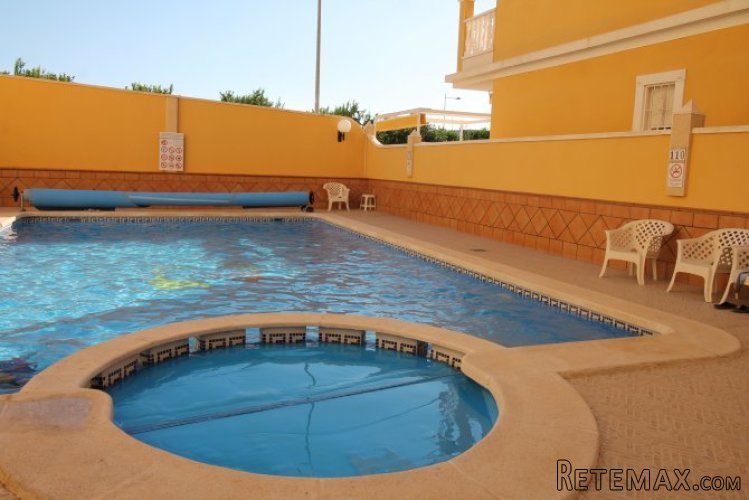 Second floor apartment in the gated community of Fontana 3.. - 2