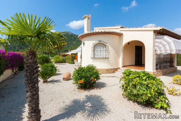 Well maintained villa for sale in Orba. The.. - 2