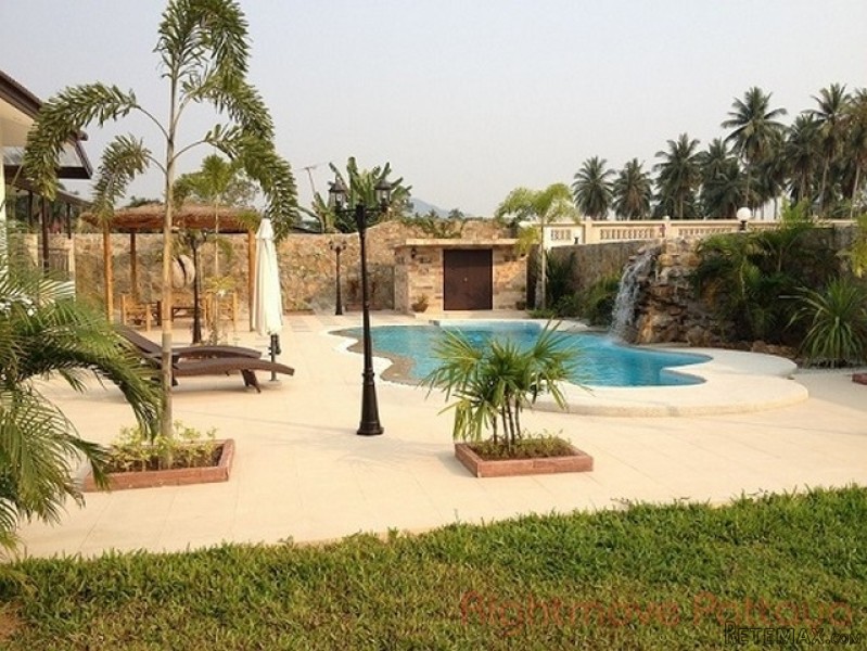 4 Bedroom House for sale in Ban Amphur.. - 2