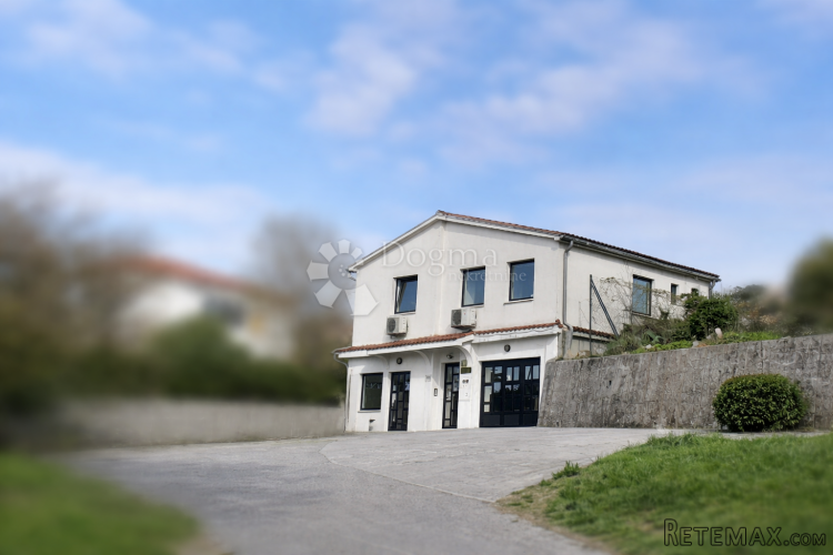 Kantrida neponovljiva prilika - samostojeća kuća 360.000 €!