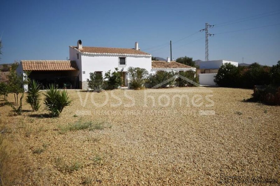 RESERVED APRIL 2022 - Large 4 / 5 bed, 3 bath, recently.. - 5
