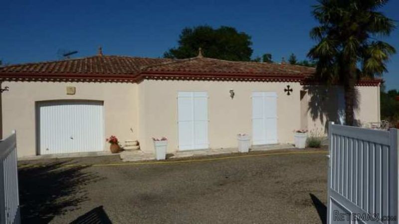 Maison De Village