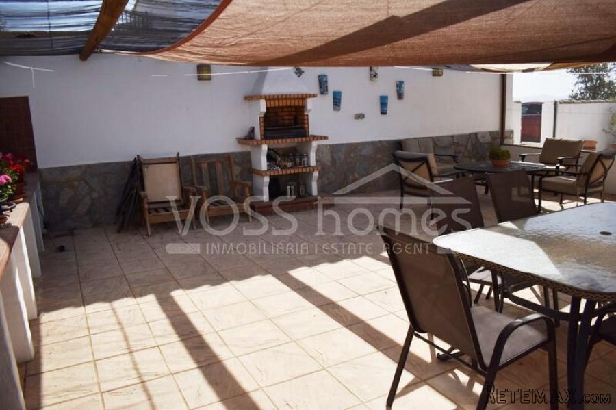 RESERVED APRIL 2022 - Large 4 / 5 bed, 3 bath, recently.. - 9
