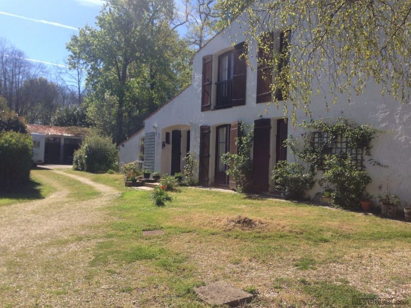 Villa With Garage Near Shops And Schools - 2