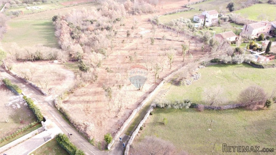 ISTRA, RAKALJ - Građ. zemljište 2405 m2 + Polj. 7540 m2 u cj