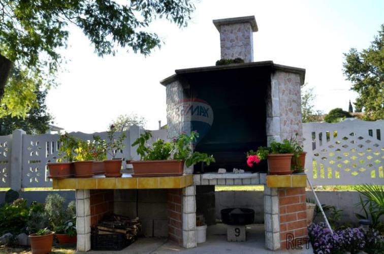 Obiteljska kuća sa dva velika stana - 4