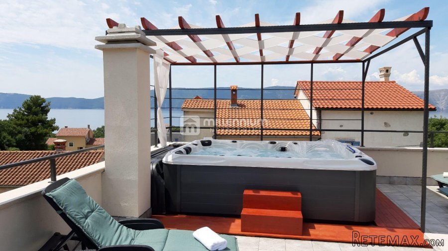 Otok Krk, Pinezići, kamena kuća u nizu, prekrasna terasa - 2