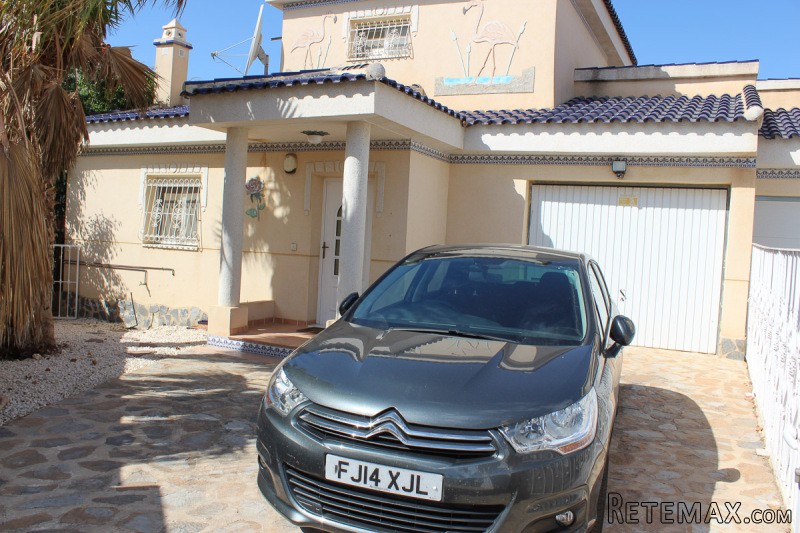 2 Bedrooms - Villa - Alicante - For Sale