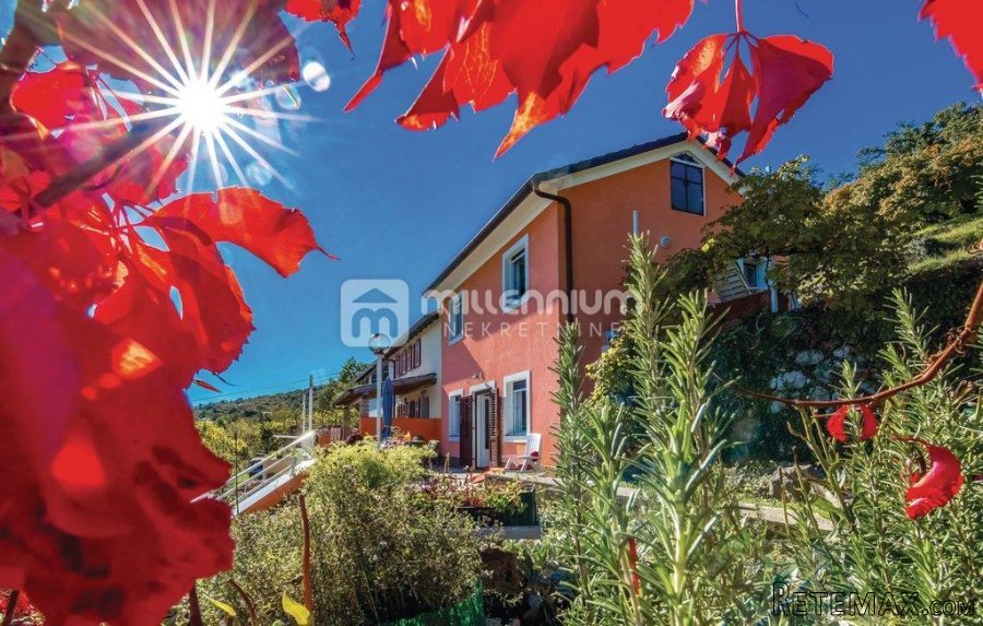 Dobreć, adaptirana primorska kuća s panoramskim pogledom