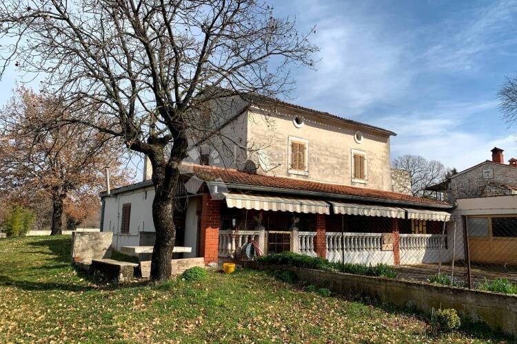 SVETI LOVREČ – atraktivno imanje u lijepom selu s pogledom n
