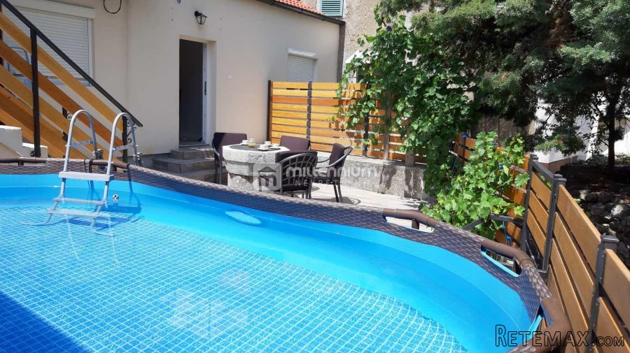 Otok Krk, Pinezići, kamena kuća u nizu, prekrasna terasa - 5