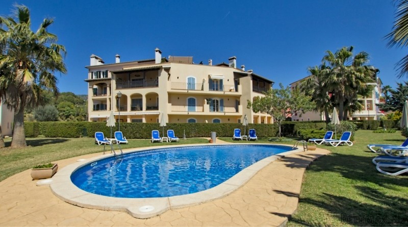 Luxury apartment in exclusive private..