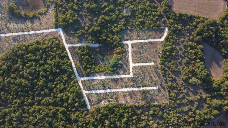 Istra, Barbariga, zemljište površine 590m2