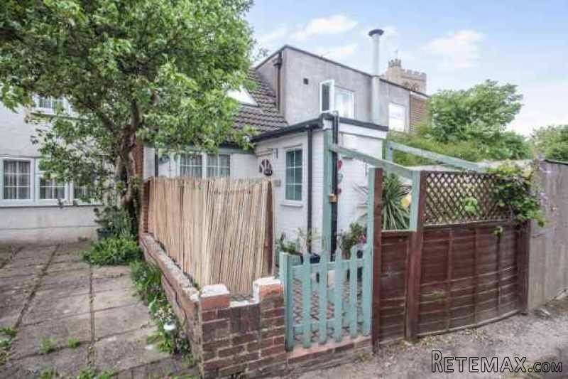 1 bedroom, Terraced House house for sale
