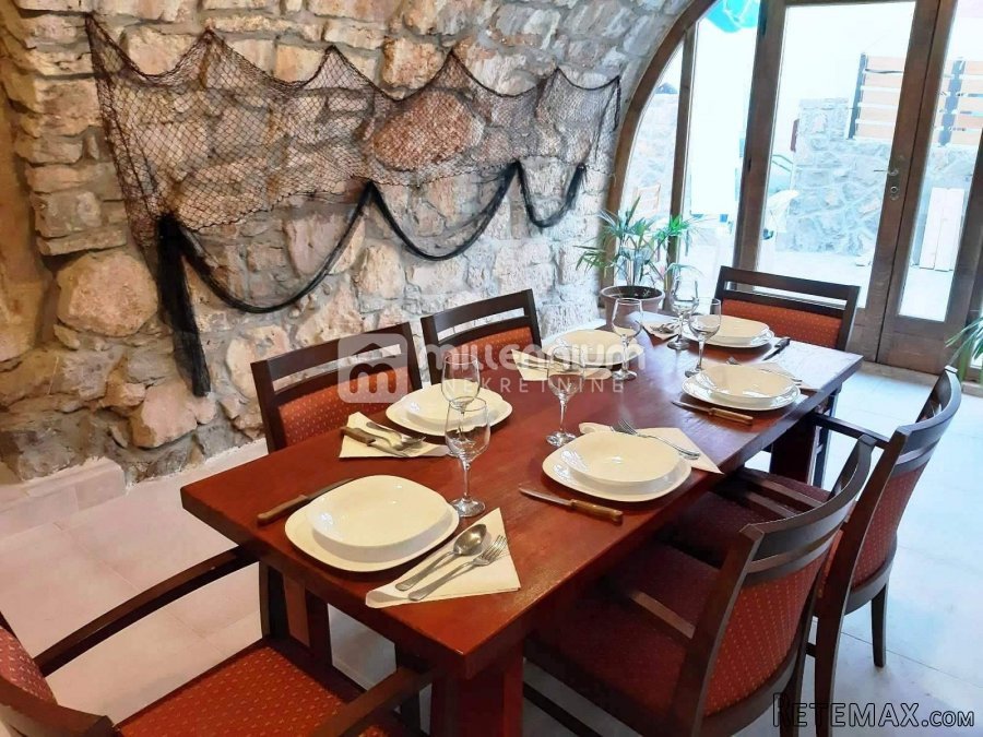 Otok Krk, Pinezići, kamena kuća u nizu, prekrasna terasa - 10