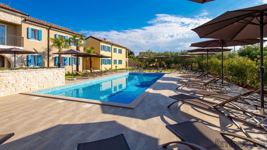POREČ-kuća i 6 apartmana s bazenom, uhodano poslovanje