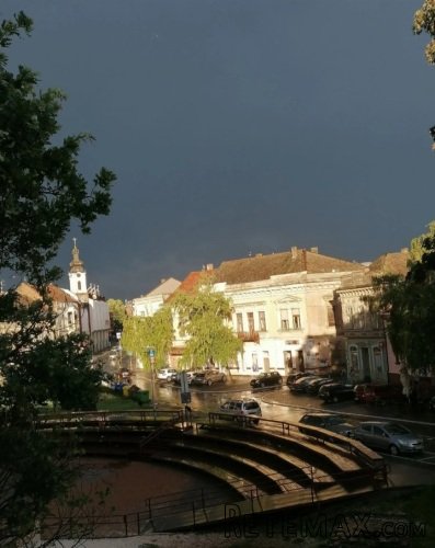 Prodajem trosoban salonski stan u Sremskoj Mitrovici - 2