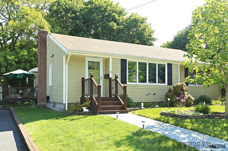 3 bedroom House For Sale: 4..