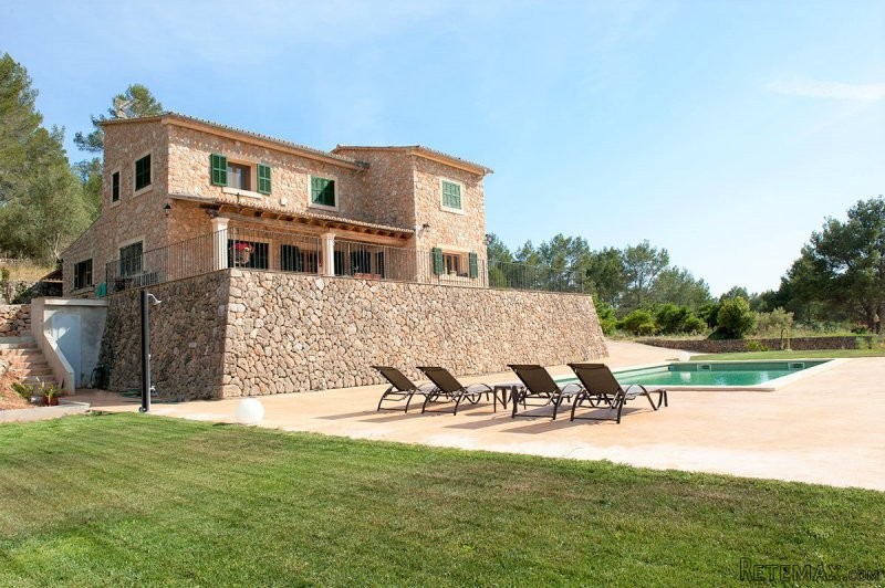 Impressing country estate with..