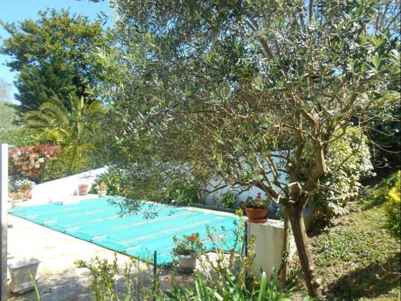 Villa with Pool, Great Location - 2