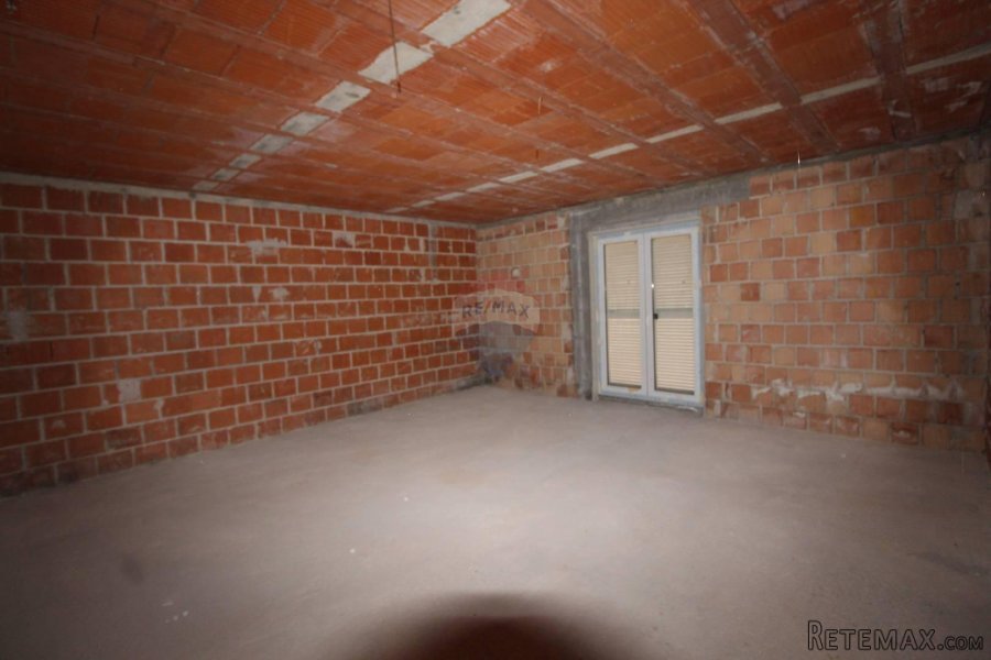 Samostojeća kuća sa pet apartmana - 5