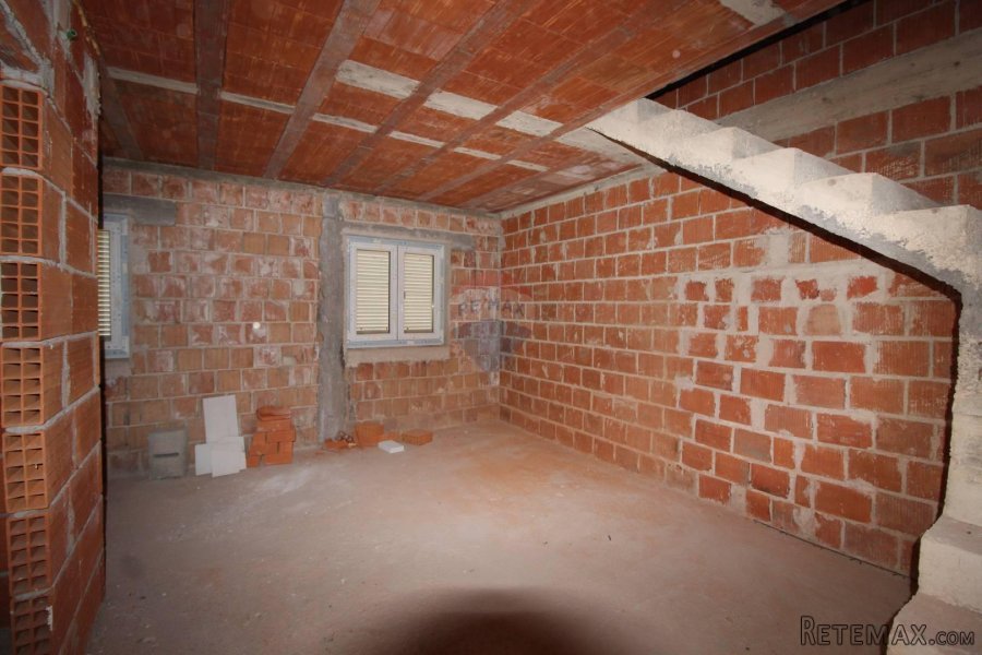 Samostojeća kuća sa pet apartmana - 7