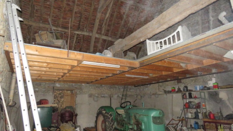 Cottage with attached barn and 5 acres.. - 2