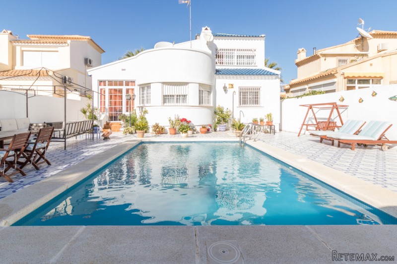 3 Bedrooms - Villa - Alicante - For Sale