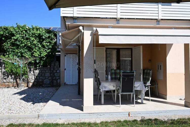 Kuća s 3 apartmana!! Otok Krk!