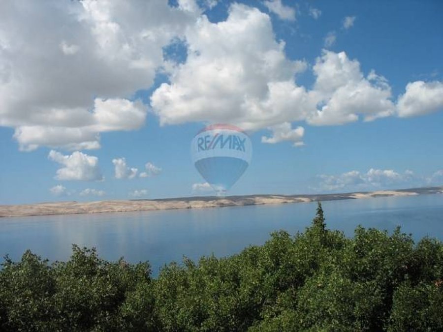 Novogradnja sa 3 stana, 30 m od mora - idealno za turizam! - 2