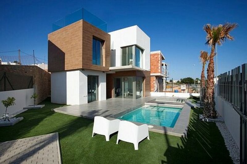 * Sought After 4 Bedroomed Villas in..