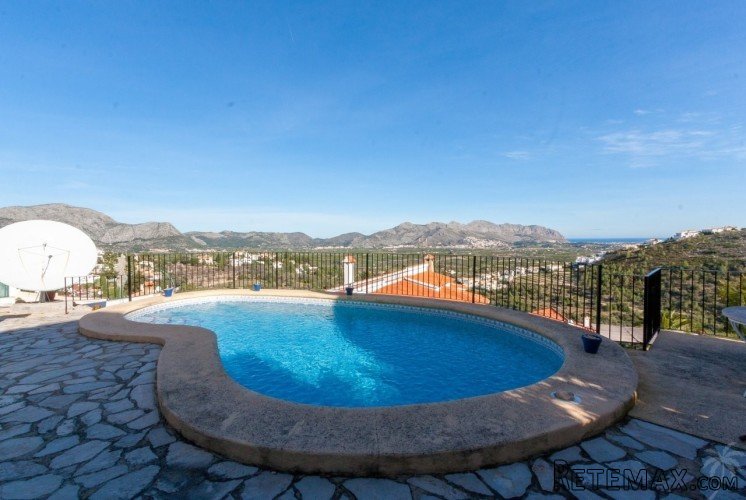 Villa overlooking the valley and the sea for sale in Orba.. - 2