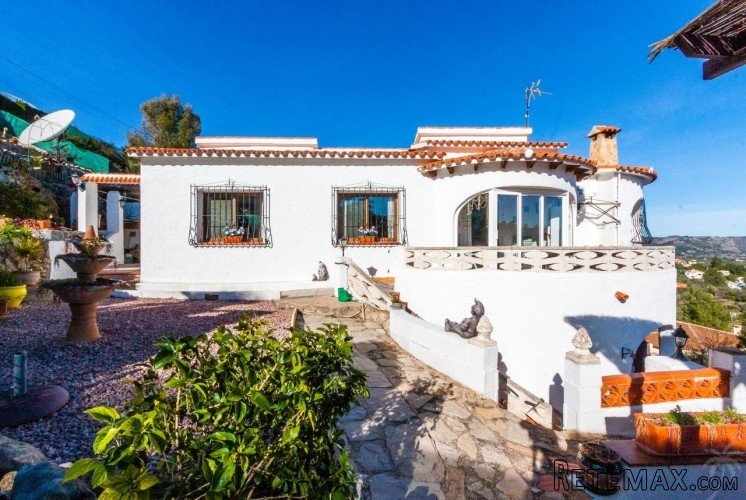 Villa overlooking the valley and the sea for sale in Orba.. - 3
