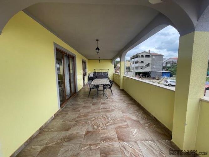 ETAŽA KUĆE SA DVA APARTMANA