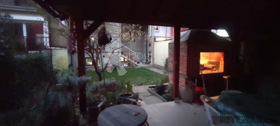 Kuća s 3 stana na Maksimiru