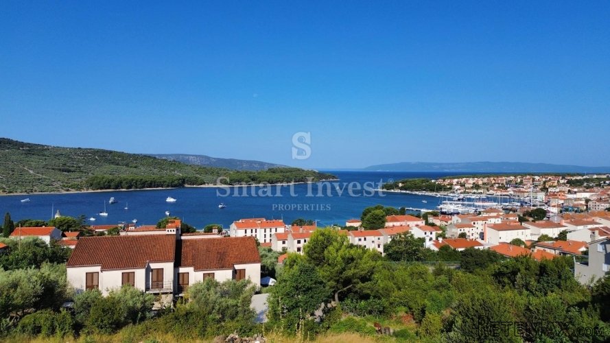 CRES, stan 3S+DB s pogledom na more i vrtom u novogradnji u..