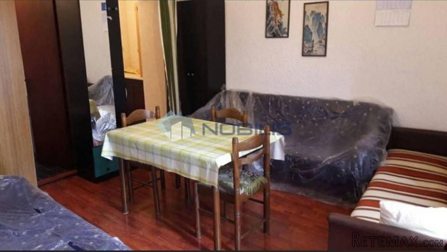 Novi Vinodolski, centar, 42m2, 1. kat, dvije garsonijere. - 2