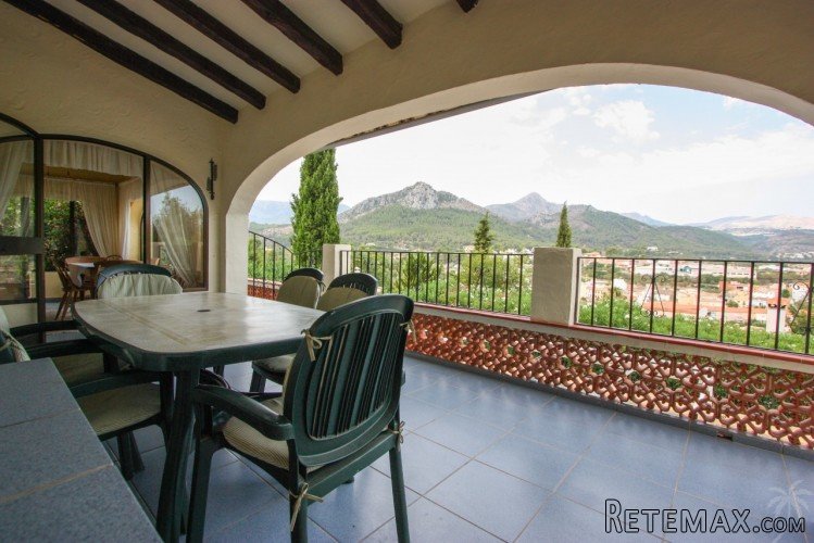 Villa with swimming pool for sale in Orba. This villa.. - 2