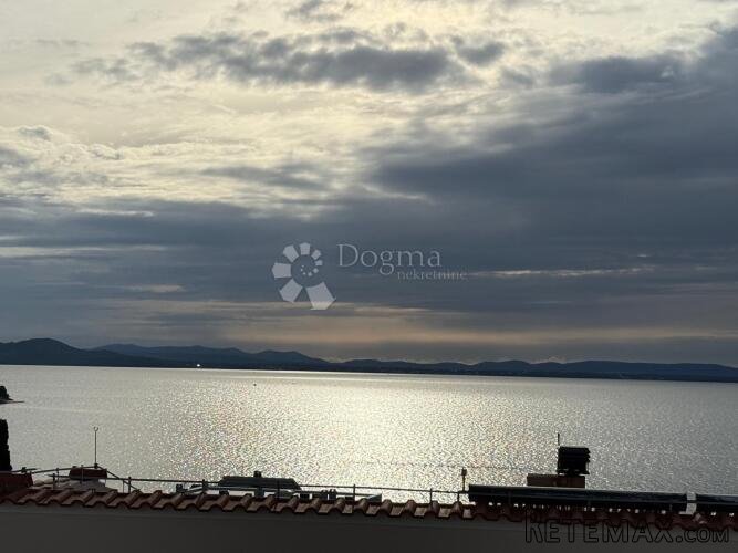 LUKSUZNI PENTHOUSE S POGLEDOM NA MORE