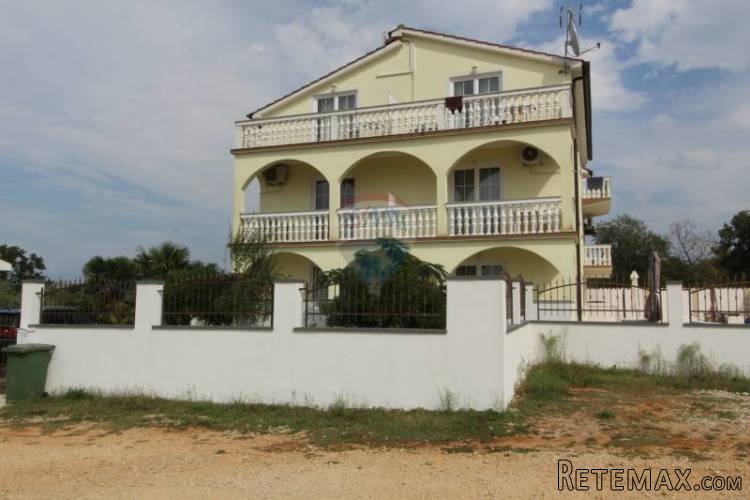 Apartmanska kuća nedaleko od Poreča