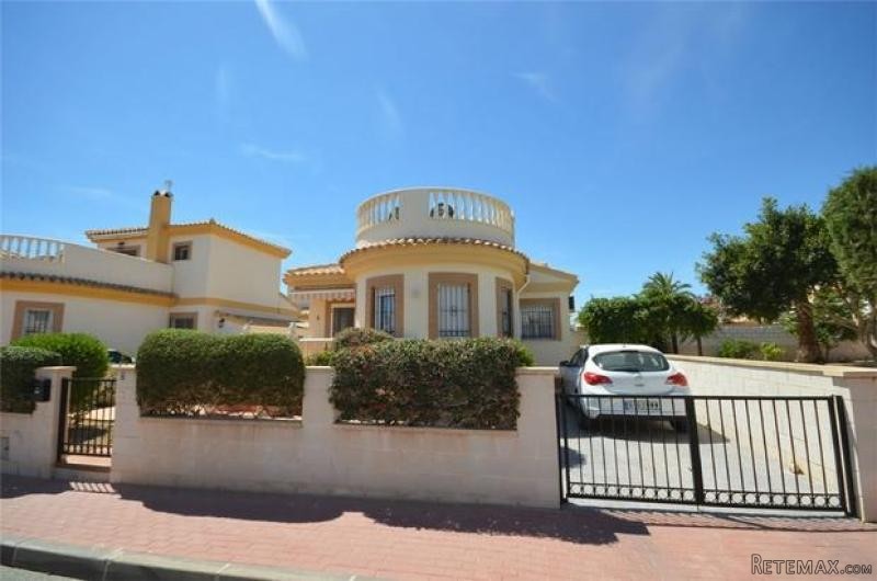 2 bedroom detached house for sale