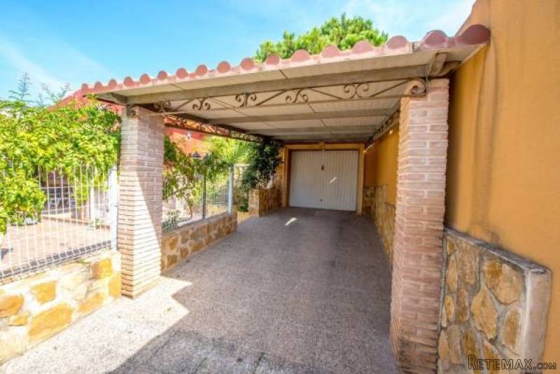 4 Bedroom 2 Bathroom Villa In.. - 2