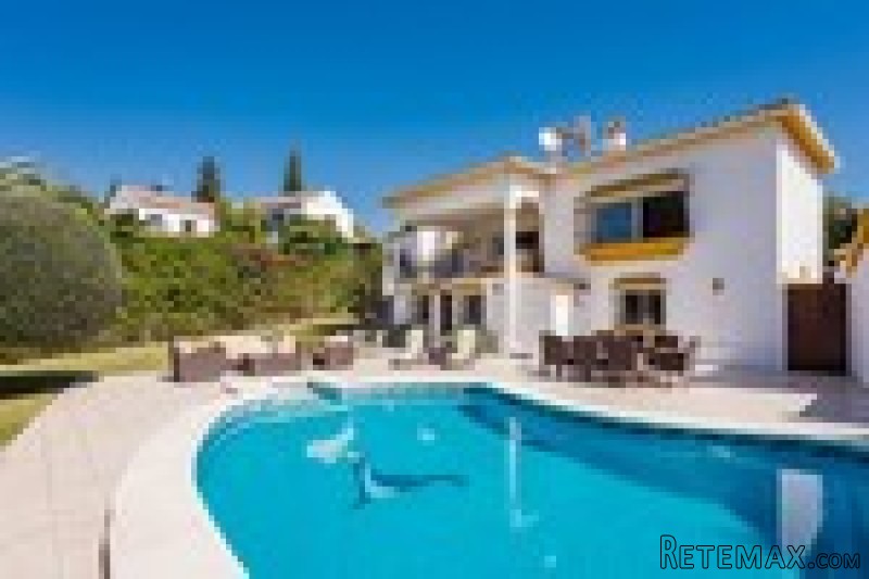 4 Bedrooms - Villa - Malaga - For Sale